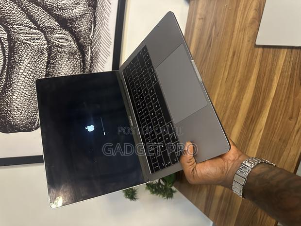 Laptop Apple MacBook Pro 2017 16GB Intel Core I7 SSD 512GB photo 3