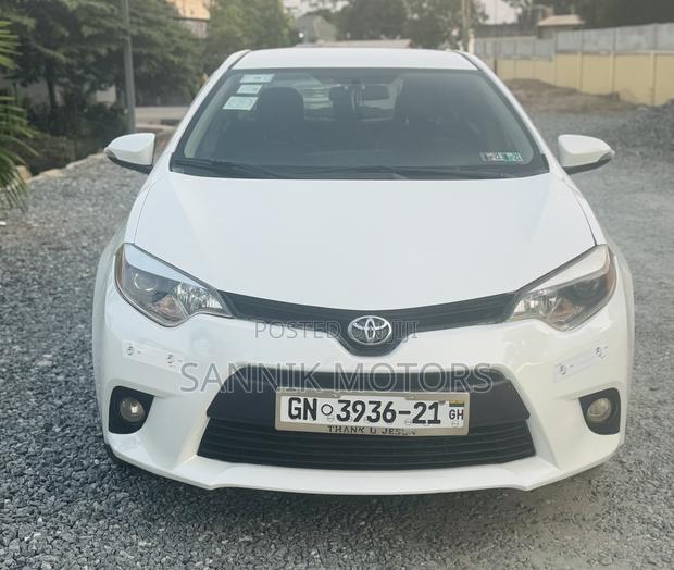 Toyota Corolla LE 4dr Sedan (1.8L 4cyl CVT) 2015 White