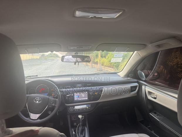 Toyota Corolla LE 4dr Sedan (1.8L 4cyl CVT) 2015 White