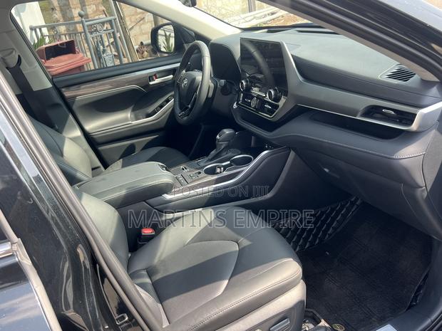 New Toyota Highlander XLE AWD 2024 Black