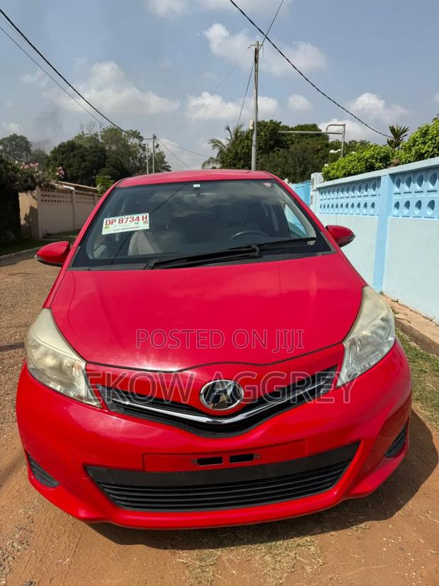 Toyota Vitz 1.0 FWD 5dr 2012 Red