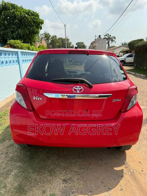 Toyota Vitz 1.0 FWD 5dr 2012 Red