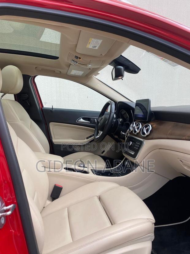 Mercedes-Benz GLA 250 2018 Red photo 2