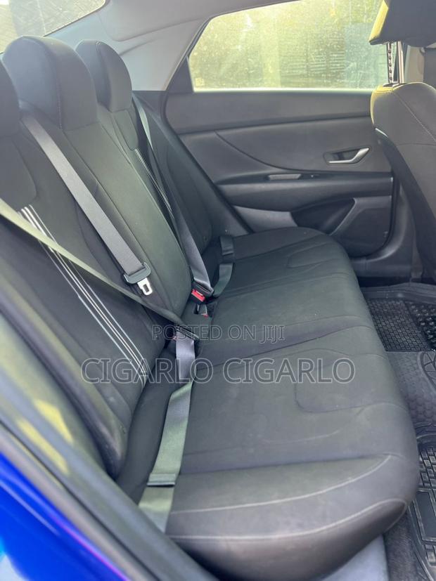 Hyundai Elantra SE 2021 Blue