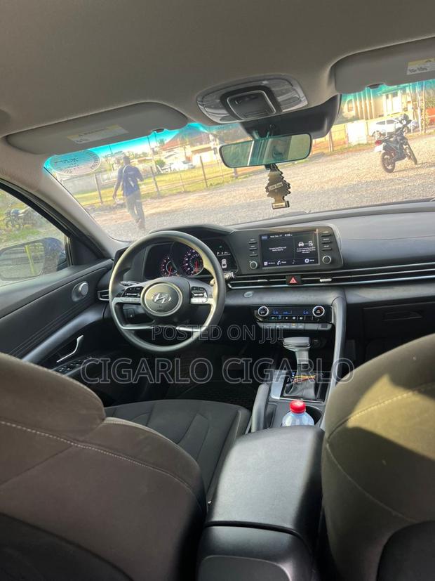 Hyundai Elantra SE 2021 Blue