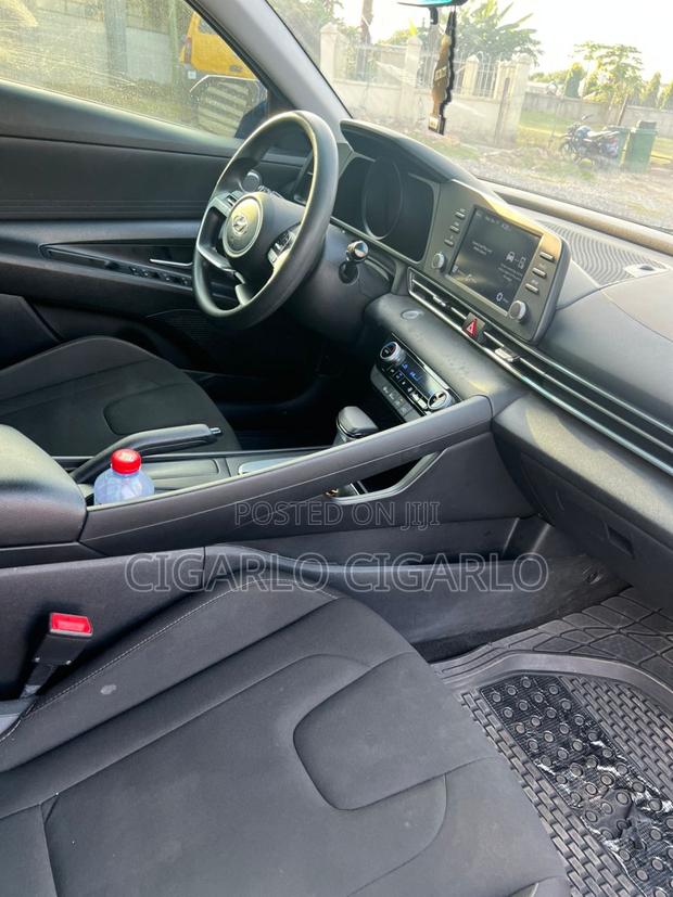 Hyundai Elantra SE 2021 Blue