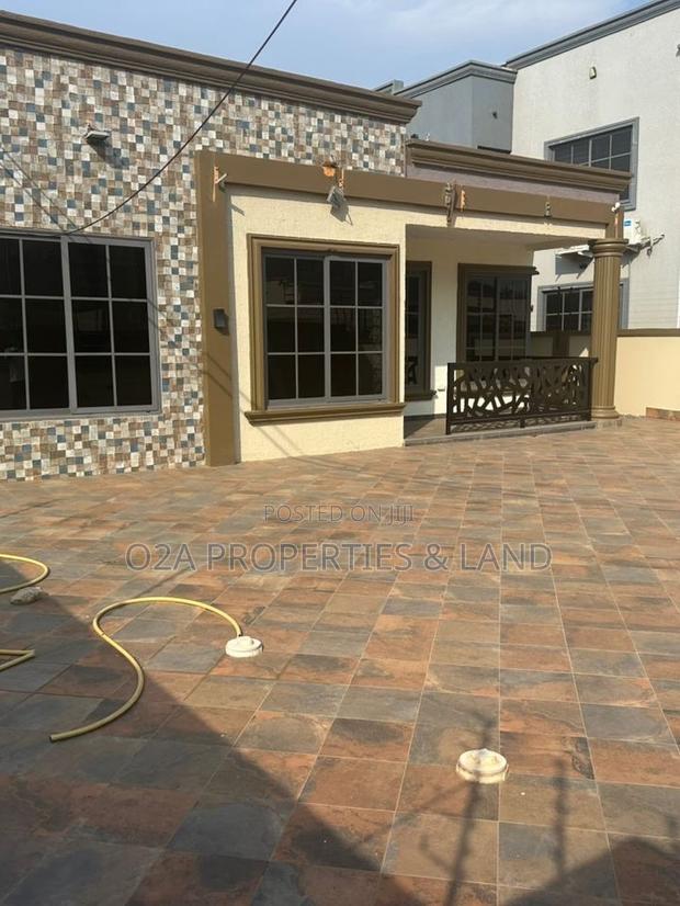 3bdrm House in Ashaley Botwe By, School Junction for sale photo 2