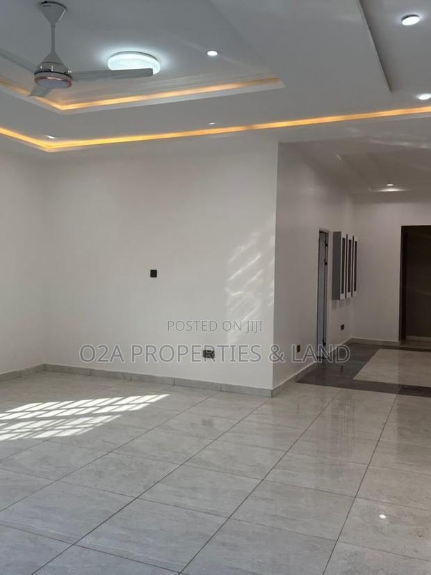 3bdrm House in Ashaley Botwe By, School Junction for sale photo 4