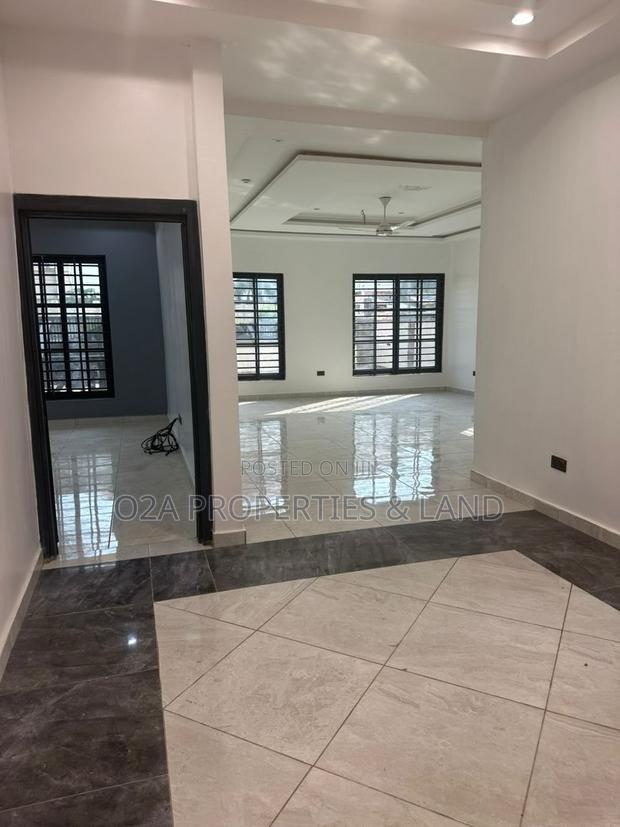 3bdrm House in Ashaley Botwe By, School Junction for sale photo 5
