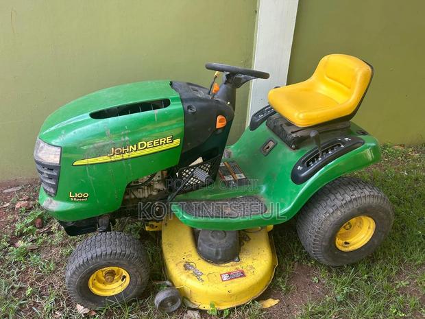 John Deere Lawn Tractor
