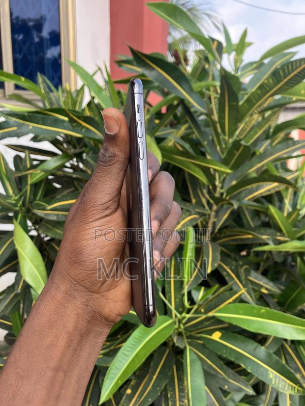 Apple iPhone 11 Pro Max 64 GB Gray photo 2