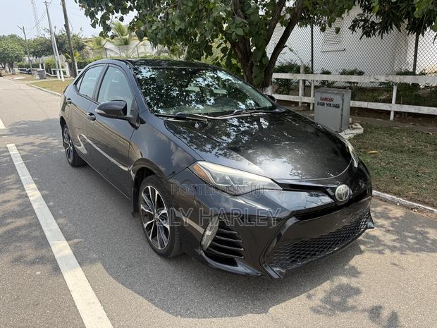 Toyota Corolla SE 4dr Sedan (1.8L 4cyl CVT) 2017 Black photo 9