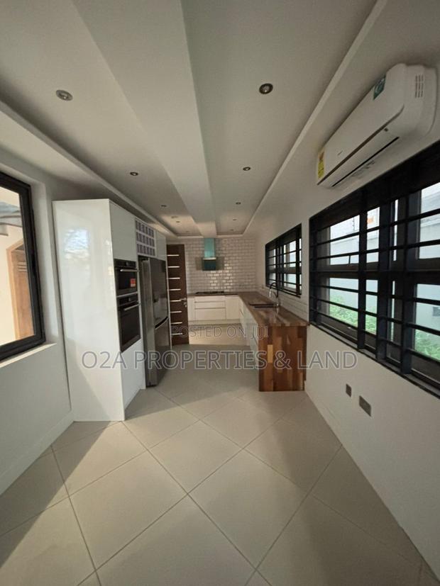 4bdrm House in East Airport for sale photo 2
