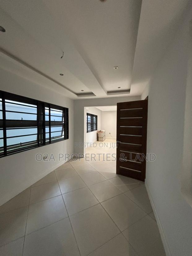 4bdrm House in East Airport for sale photo 3