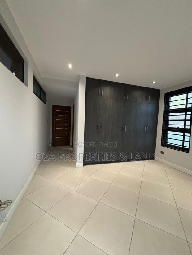 4bdrm House in East Airport for sale photo 5