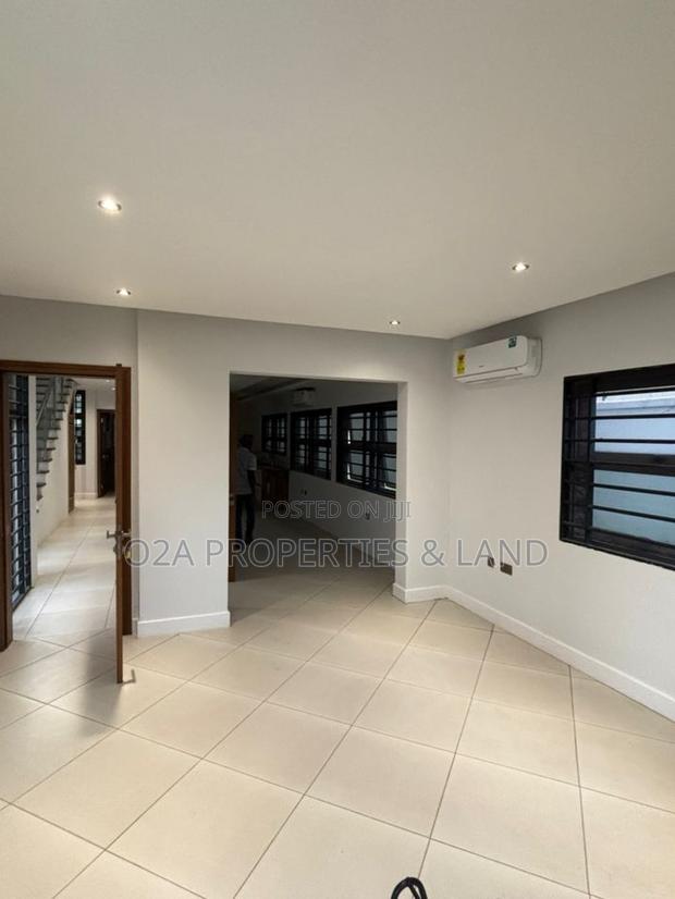 4bdrm House in East Airport for sale photo 6