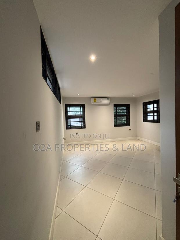 4bdrm House in East Airport for sale photo 8