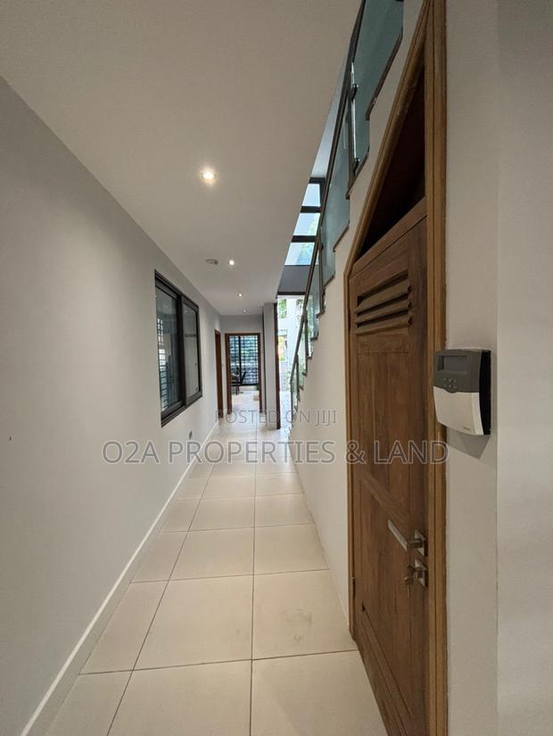 4bdrm House in East Airport for sale photo 9