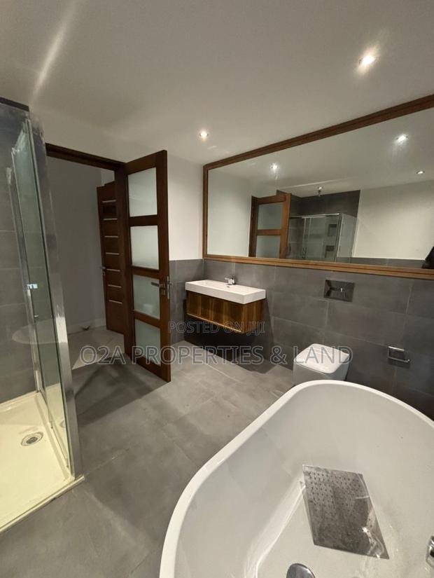 4bdrm House in East Airport for sale photo 11