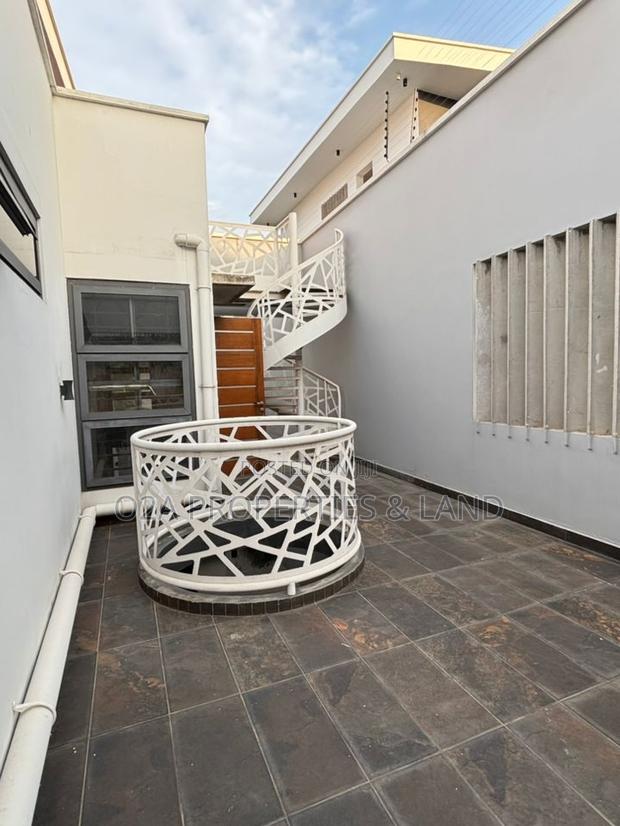 4bdrm House in East Airport for sale photo 14