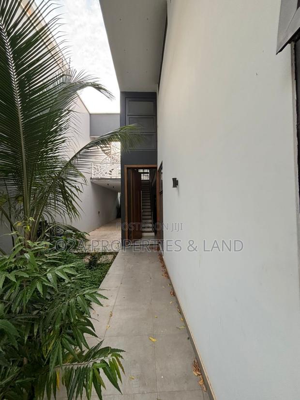 4bdrm House in East Airport for sale photo 15
