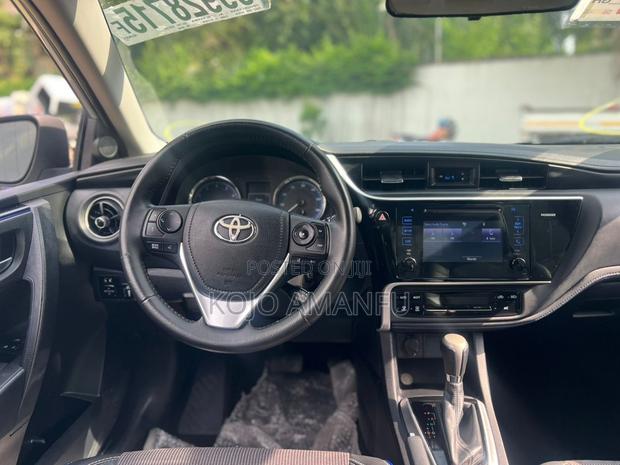 Toyota Corolla SE 4dr Sedan (1.8L 4cyl CVT) 2017 Silver