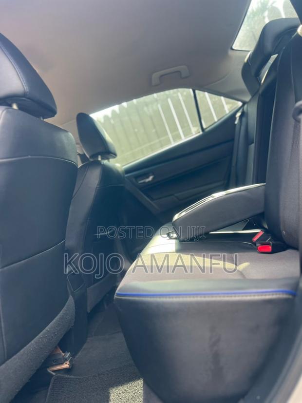 Toyota Corolla SE 4dr Sedan (1.8L 4cyl CVT) 2017 Silver