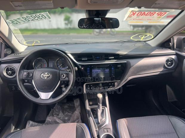 Toyota Corolla SE 4dr Sedan (1.8L 4cyl CVT) 2017 Silver