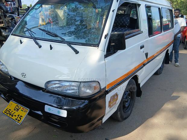 Hyundai H-100 2002 White