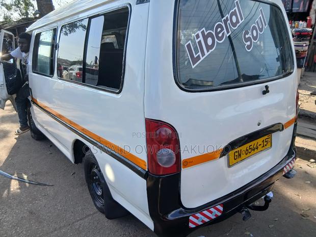 Hyundai H-100 2002 White photo 3