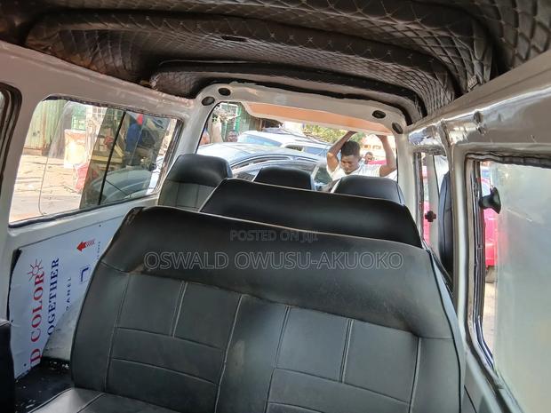 Hyundai H-100 2002 White photo 5