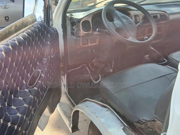 Hyundai H-100 2002 White photo 9