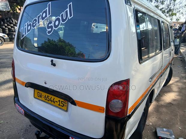 Hyundai H-100 2002 White photo 11