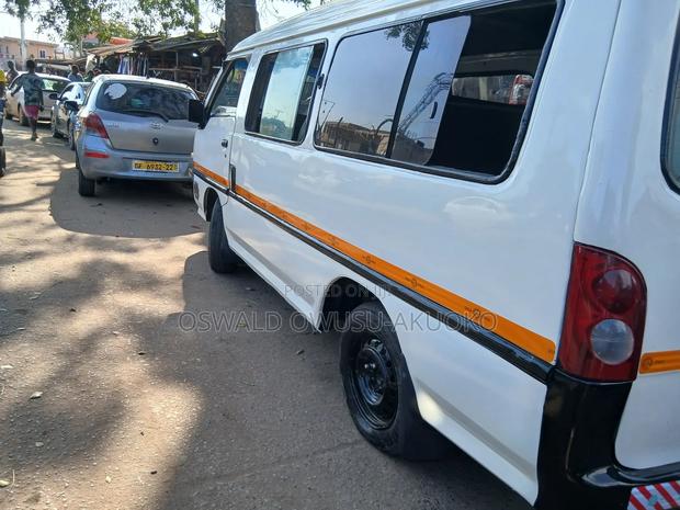 Hyundai H-100 2002 White photo 13