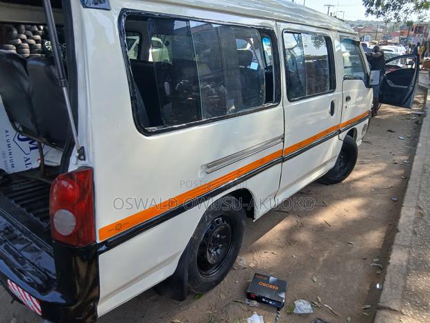 Hyundai H-100 2002 White photo 15