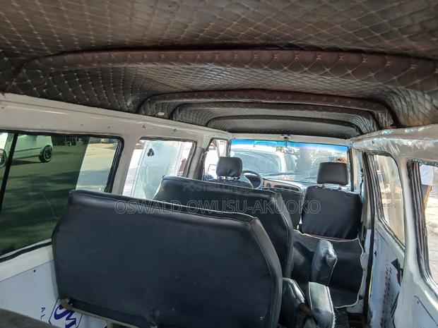 Hyundai H-100 2002 White photo 16