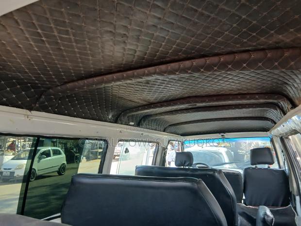 Hyundai H-100 2002 White photo 17