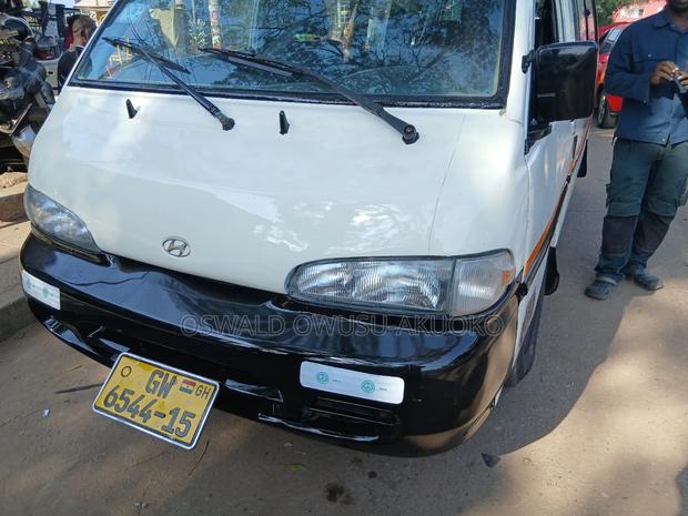 Hyundai H-100 2002 White photo 19