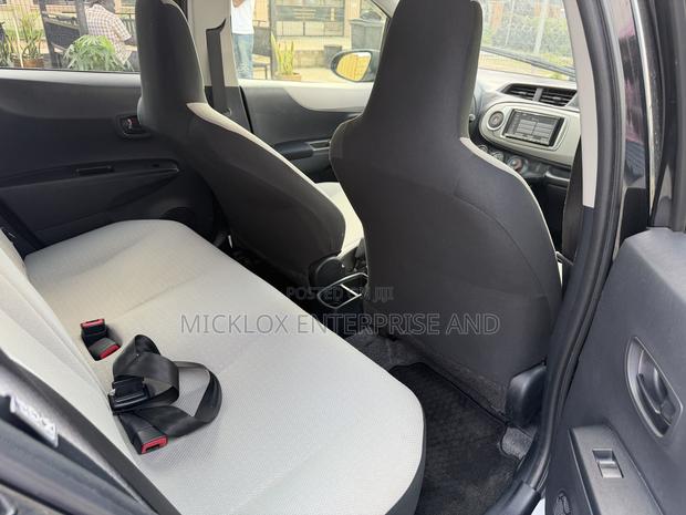 Toyota Vitz 2012 Black