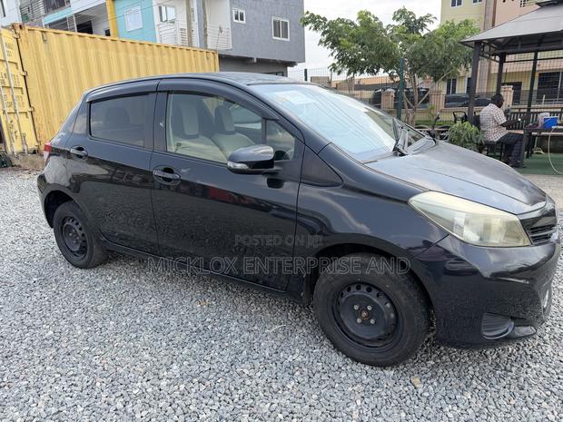 Toyota Vitz 2012 Black