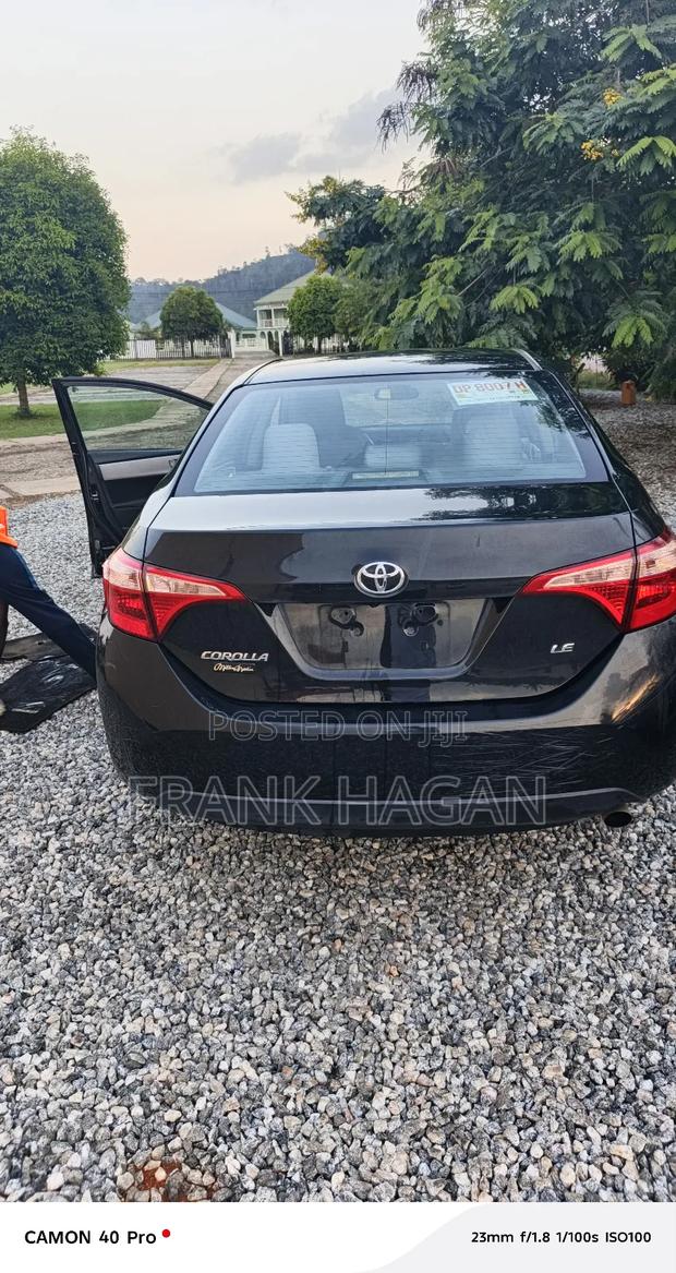 Toyota Corolla LE (1.8L 4cyl 2A) 2019 Black photo 7