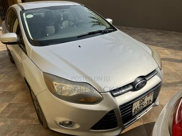 Ford Focus SE 5-Door 2013 Silver photo 7