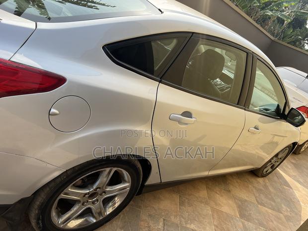 Ford Focus SE 5-Door 2013 Silver photo 8
