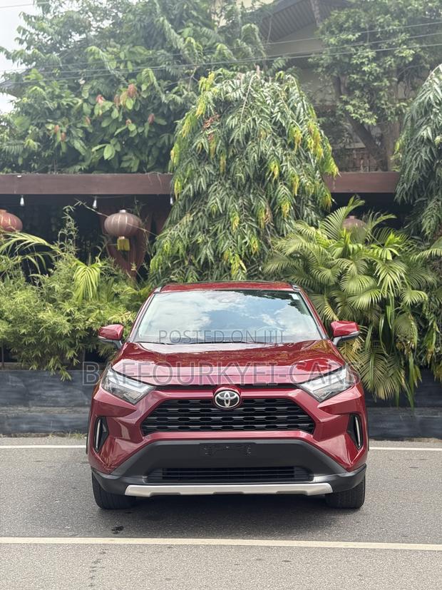 Toyota RAV4 XLE 2022 Red