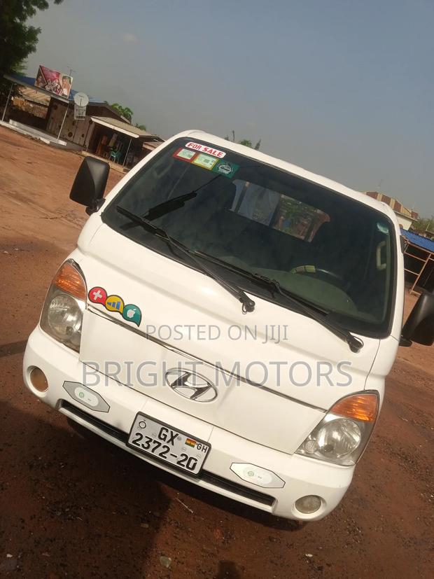 Hyundai Universe 2012 White