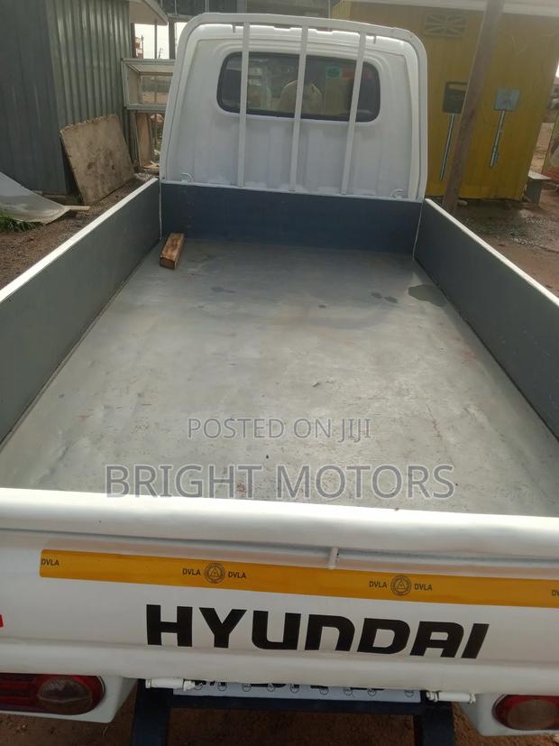 Hyundai Universe 2012 White photo 4