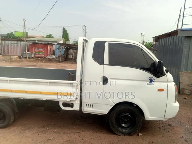 Hyundai Universe 2012 White photo 5