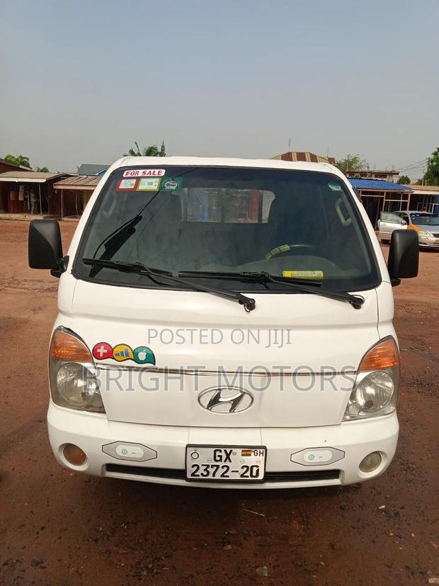Hyundai Universe 2012 White photo 8