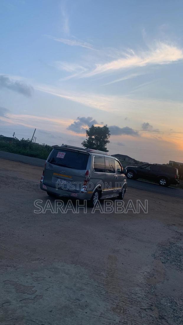 Hyundai Starex 2015 Grey photo 2