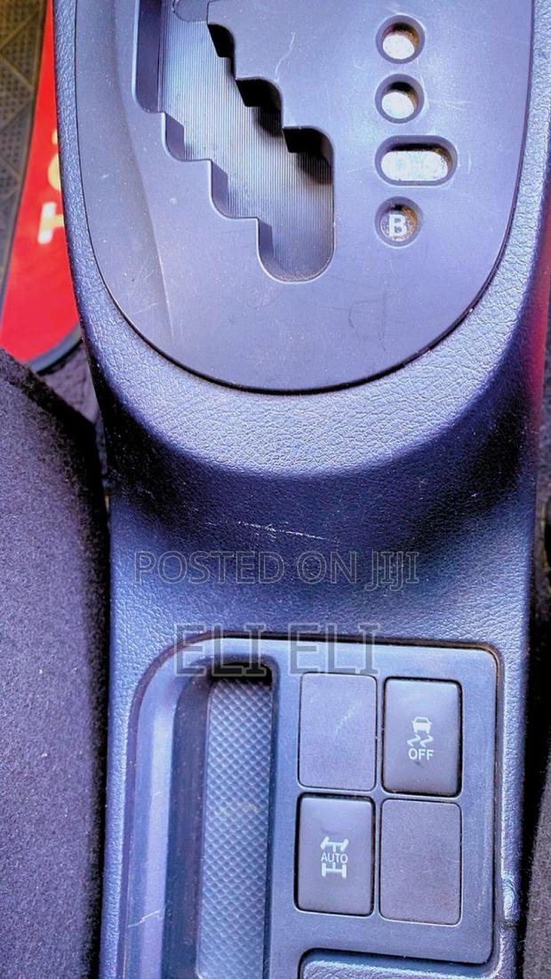 Toyota Vitz 1.3 AWD 5dr 2015 Silver